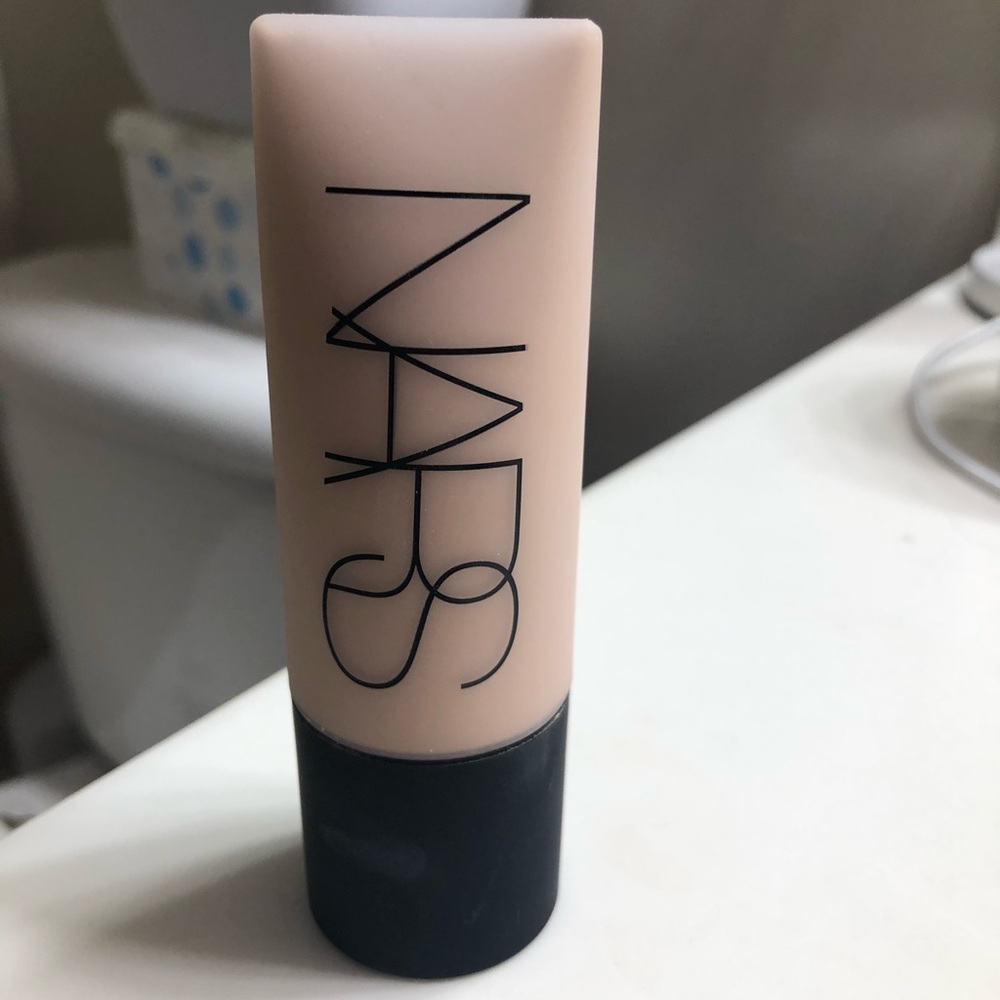 Nars soft matte foundation / mount blanc